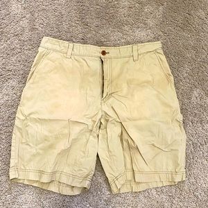 Izod saltwater size 36 men’s tan shorts